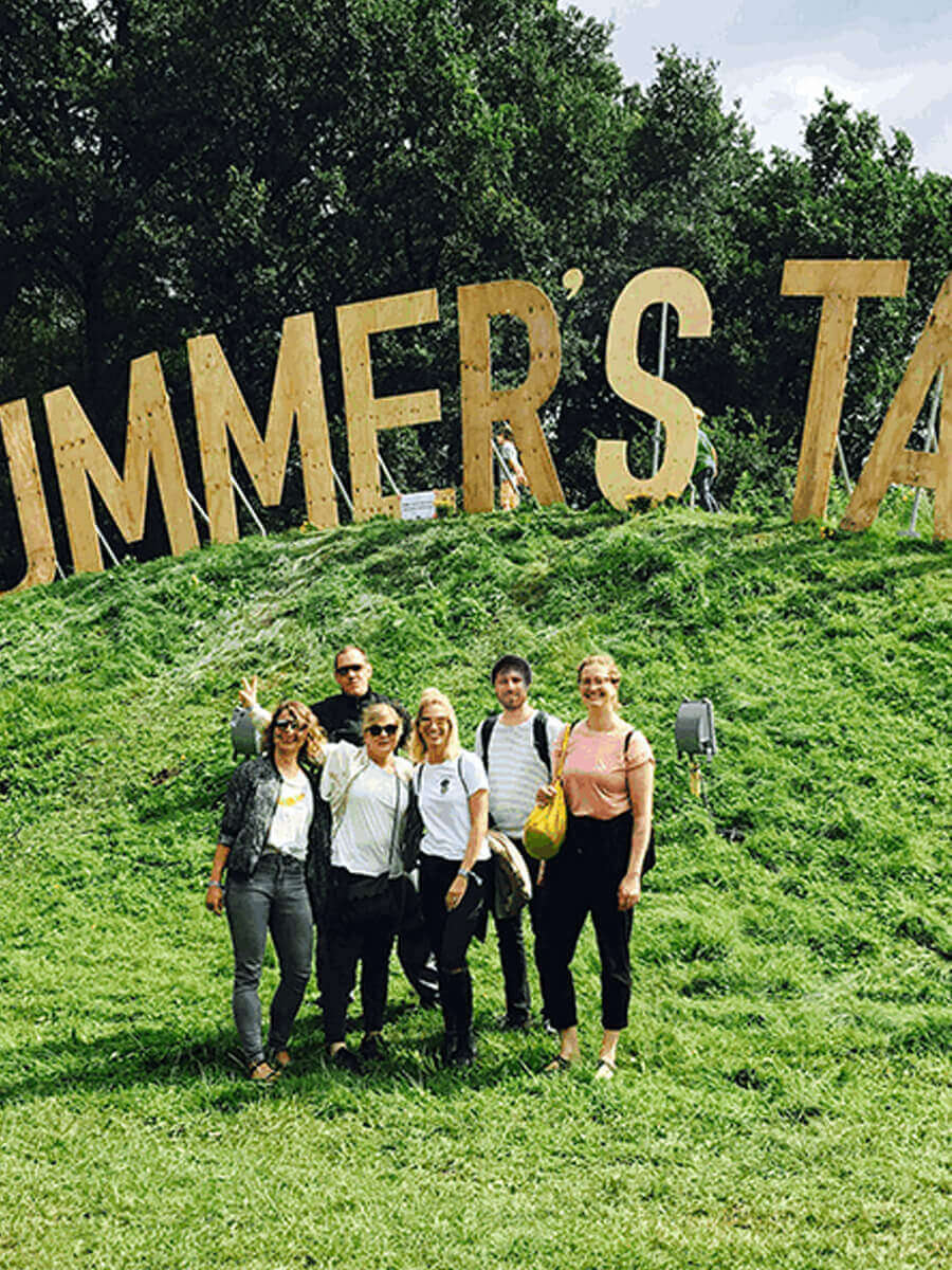 Team-Foto in der Sonne beim Summer’s Tale